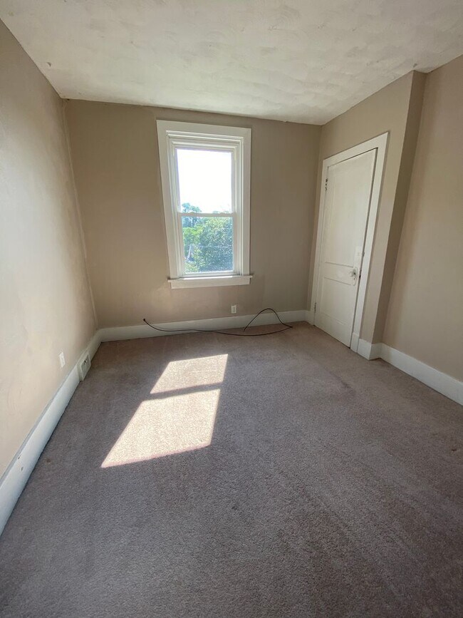 Building Photo - 111 Harwood St