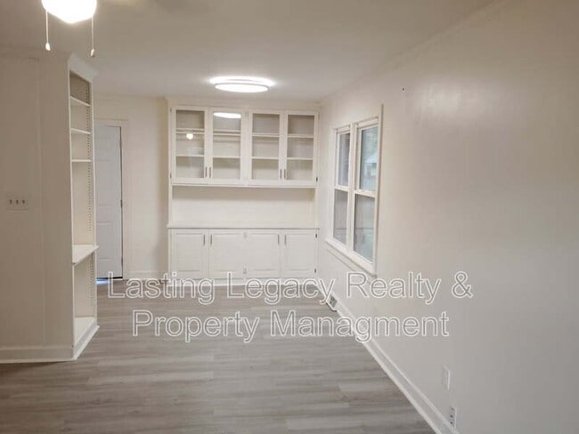 Building Photo - 656 Bost St