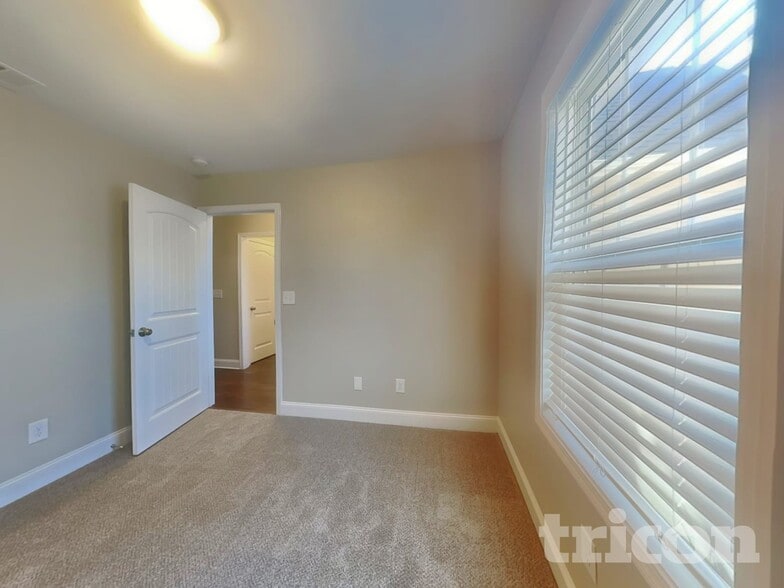 Building Photo - 2013 Mansker Dr