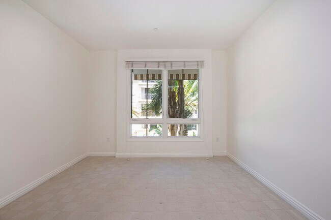 Building Photo - 476 Caruso Ave