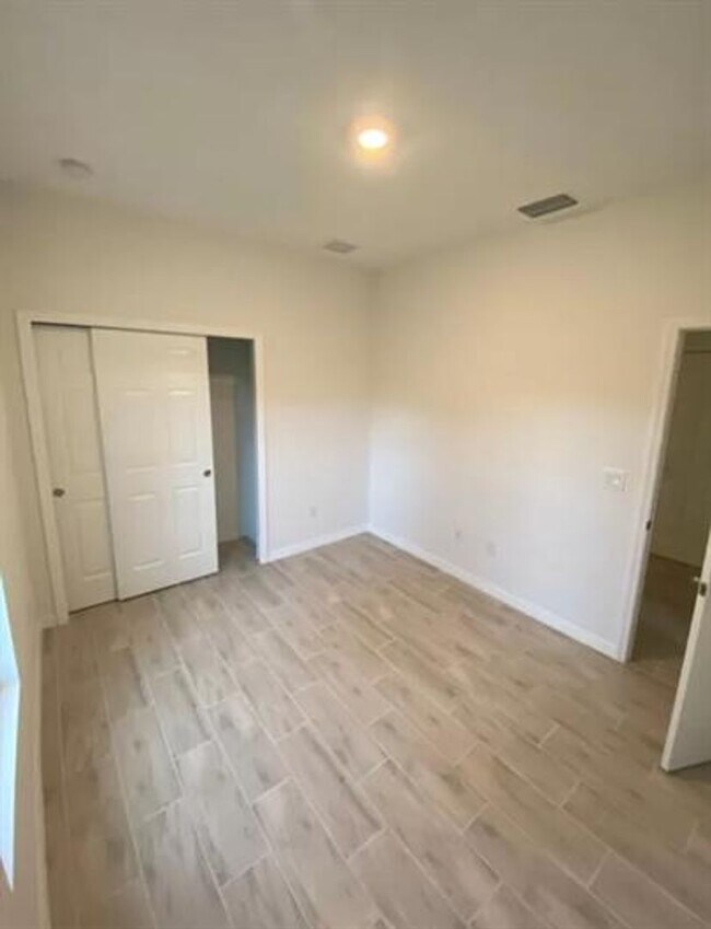 Building Photo - 1062 San Cristobal Ave