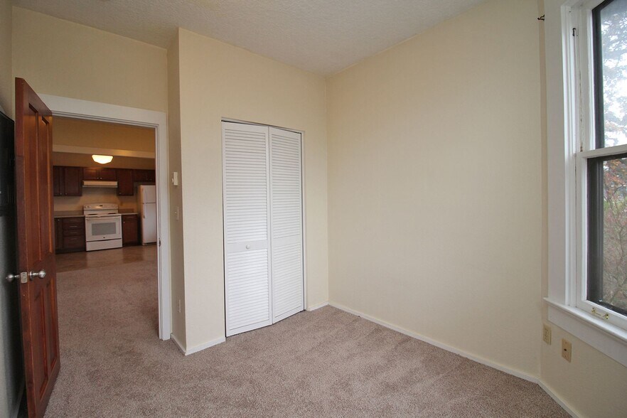 Building Photo - 3719 S Hood Ave