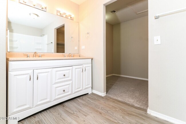 Building Photo - 4934 W Desert Dr
