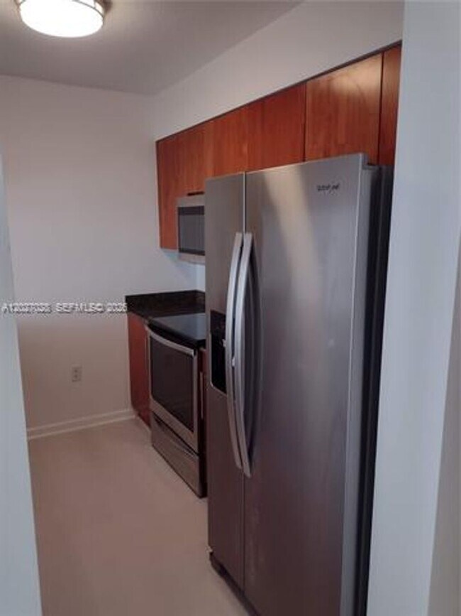 Building Photo - 1200 Brickell Bay Dr