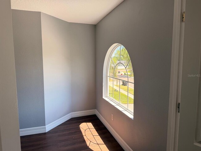 Building Photo - 5768 Los Palma Vista Dr