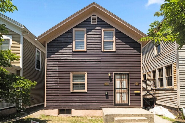 Building Photo - Newly renovated one bedroom available for a move in right away!