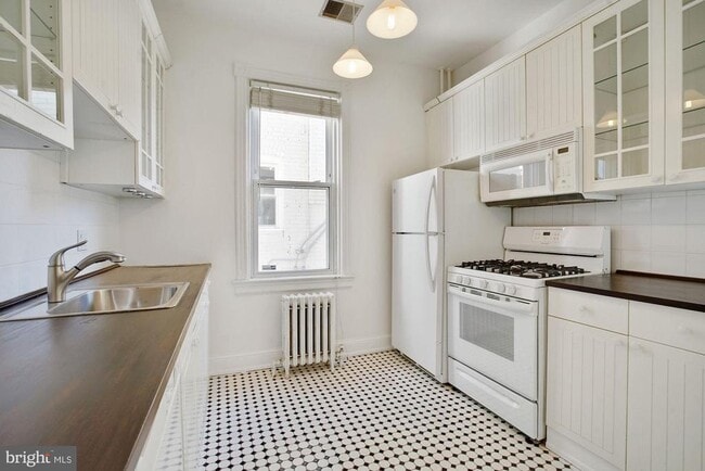Building Photo - 426 Shepherd St NW