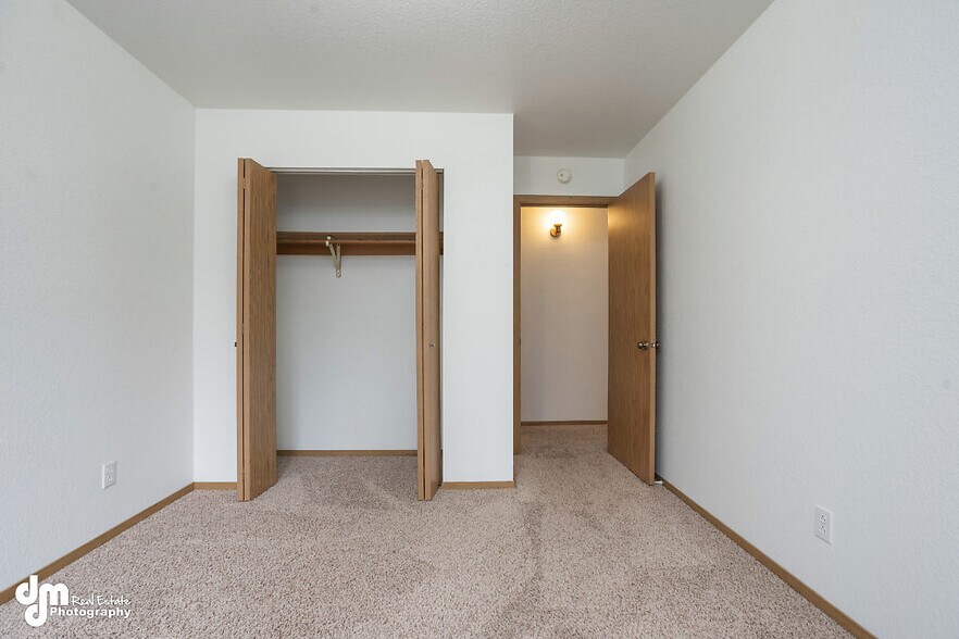 Building Photo - 1180 N Elsinore Ave