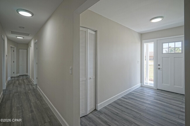 Building Photo - 410 S Star Ave