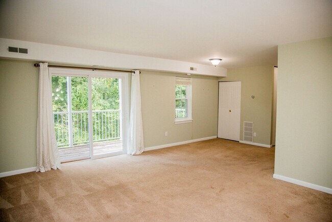 Building Photo - One Bedroom Condo in Barracks West