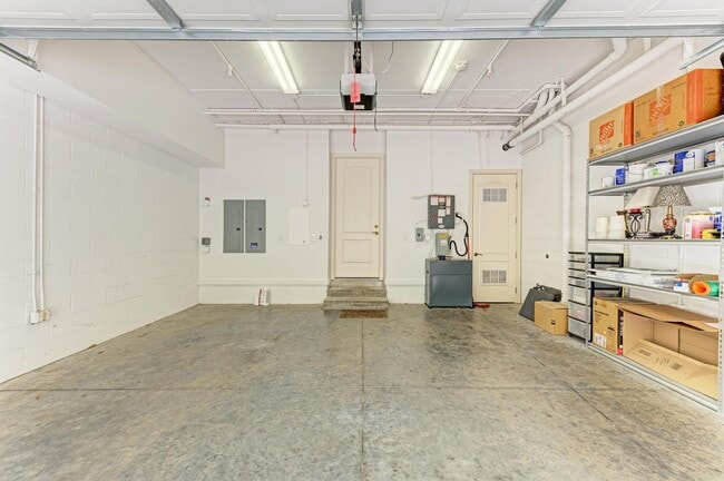 Building Photo - ANNUAL DOWNTOWN SARASOTA CONDO - WALK EVERYWHERE!