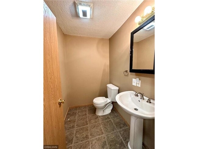 Building Photo - 2027 Brittany Ct