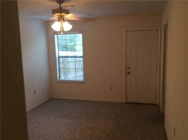 Building Photo - 2050 E Farr Ln