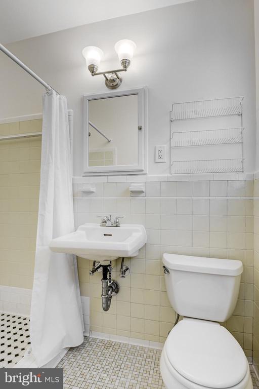 Building Photo - 5107 Bradley Blvd