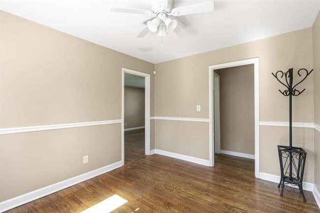 Building Photo - 1517 Gaylor Cir SE