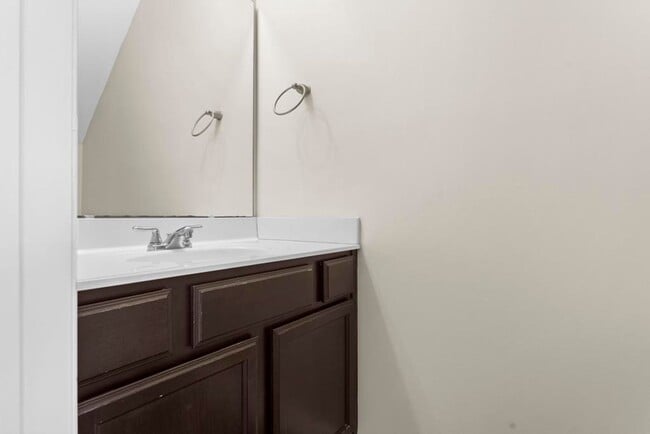 Building Photo - Minutes to OAJ Airport! Newly Remodeled To...
