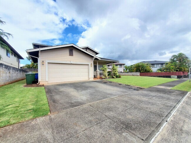 Building Photo - For Rent | 4 Bedroom, 3 Bathroom house with 2 Car Garage