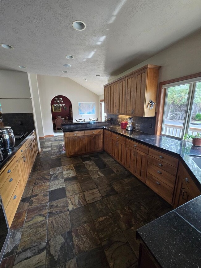 Building Photo - Stunning Views, Executive Home in Equestrian Meadows Redmond