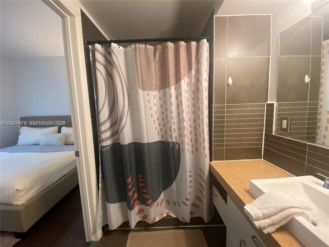 Building Photo - 435 21st St