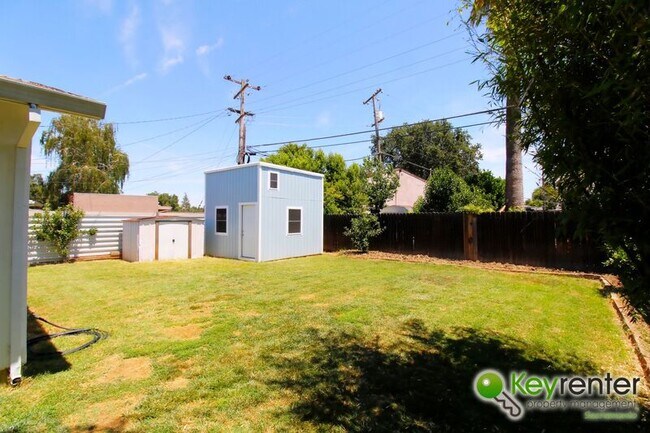 Building Photo - 419 Chaparral Way