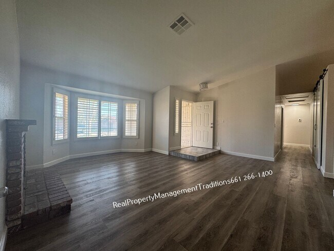 Building Photo - Elegant  4 Bed 2 Bath Home