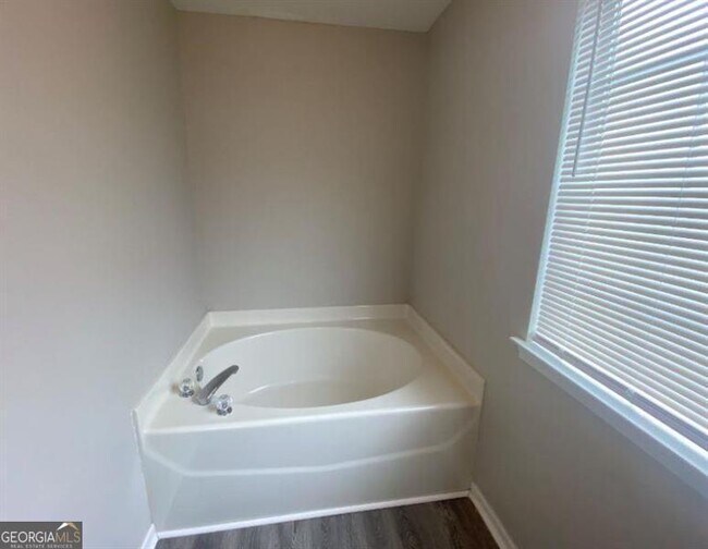 Building Photo - 230 Stirling Bridge Dr