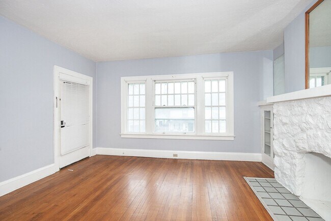 Building Photo - 2827 Avondale Ave