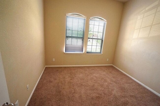 Building Photo - 1067 Cedar Lake Ct