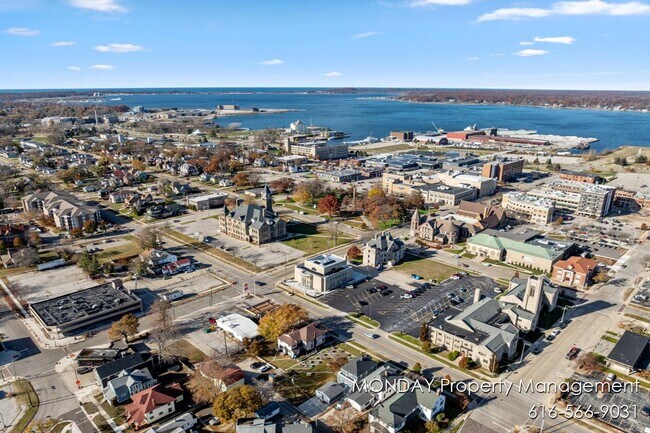 Building Photo - 263 W Muskegon Ave