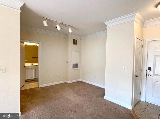 Building Photo - 501 Hungerford Dr