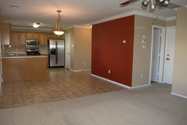 Building Photo - 1708 Darjeeling Dr