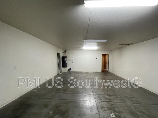 Building Photo - 384 Anna Cir