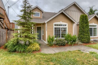 Building Photo - Bright & Spacious Home in the Heart of Bur...