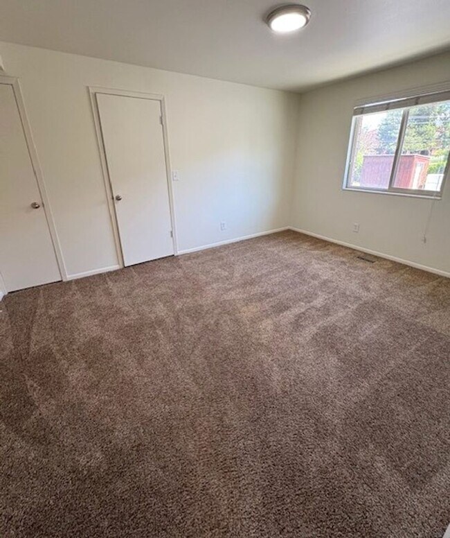 Building Photo - 2 Bedroom Apartment in Holladay!