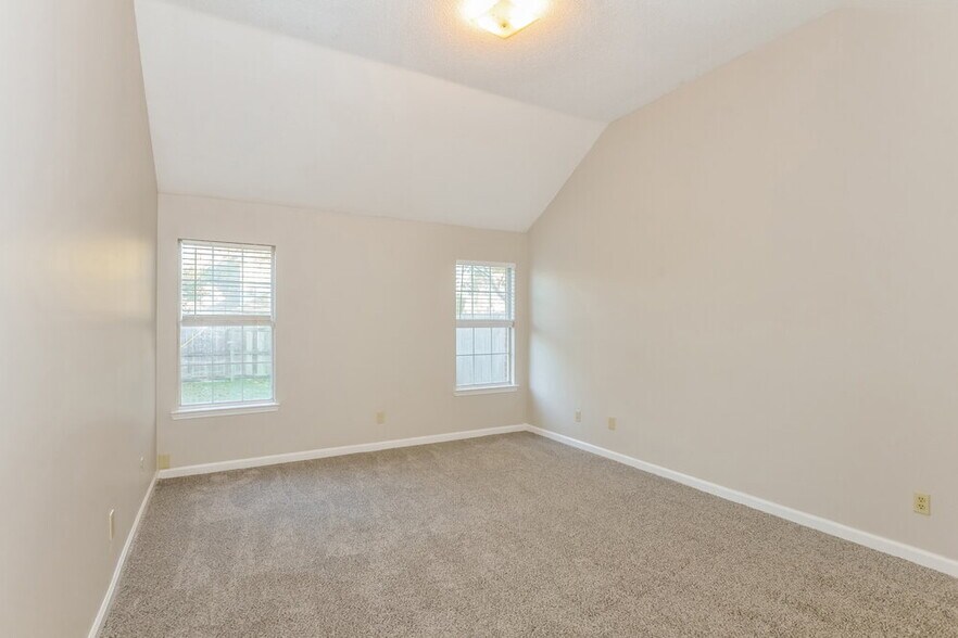 Building Photo - 1030 Jessica Lauren Dr