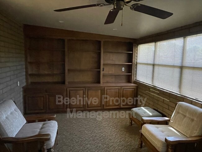 Building Photo - 1420 N Center St