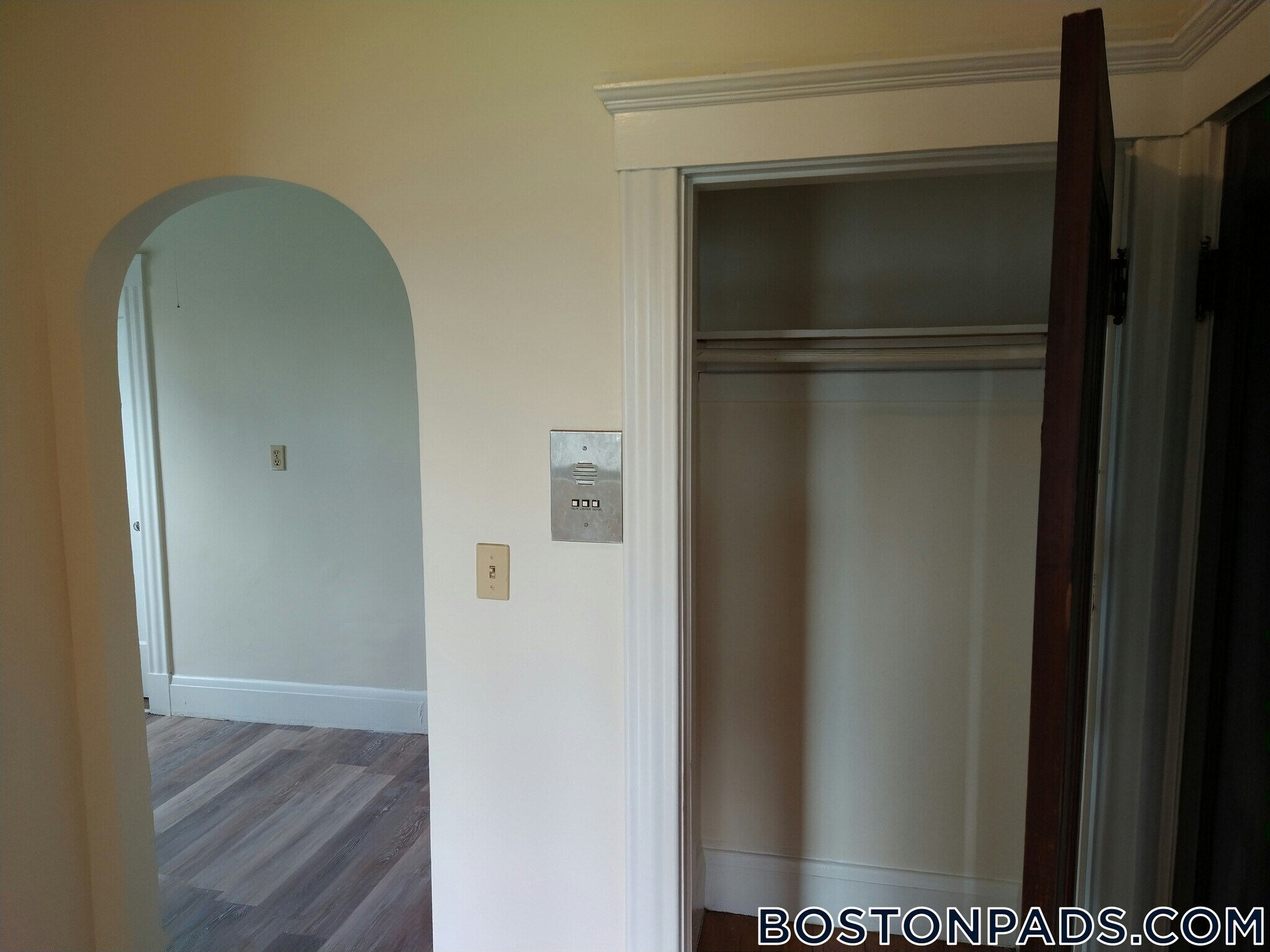 Building Photo - 349 Pleasant St