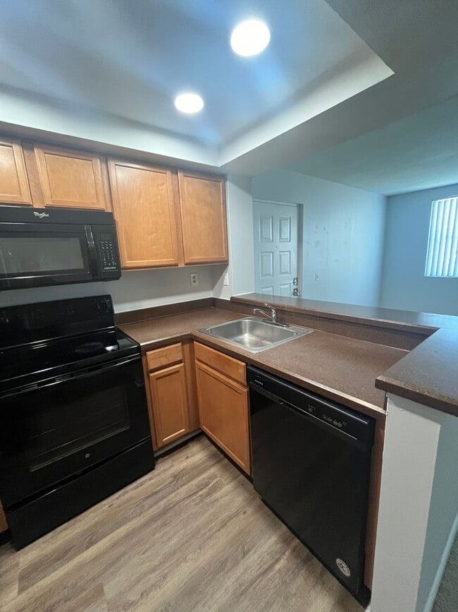 Building Photo - ONE BEDROOM ONE BATHROOM! WATERFRONT COMMUNITY!