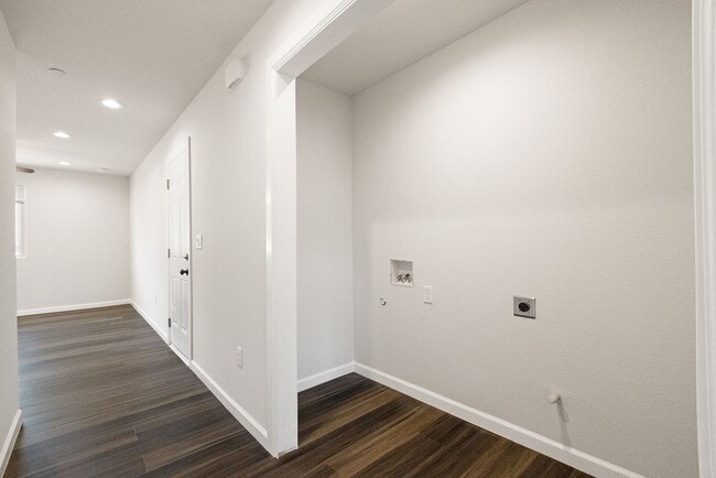 Building Photo - Paradise- 2 bed 2 bath +Bonus room, No Pets, Garage, fenced yard, RV parking