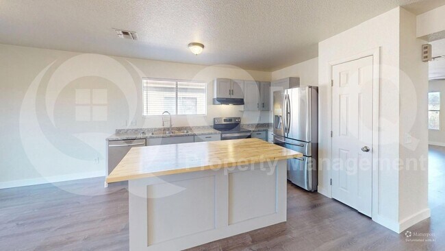 Building Photo - 1702 W Summer Dawn Dr