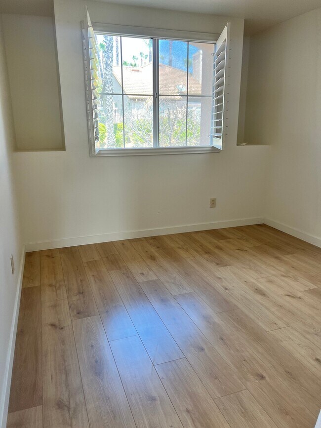 Building Photo - 5709 Kensington Pl