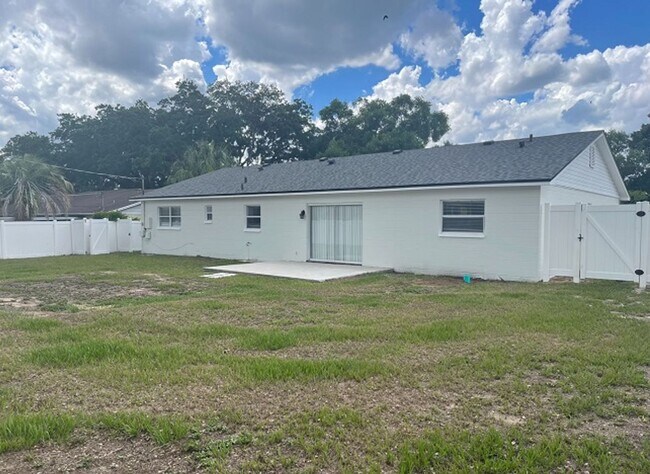 Building Photo - AUGUST MOVE IN FOR THIS RANCH STYLE HOME I...