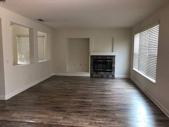 Building Photo - Well Maintained Stoneridge West Village Home!