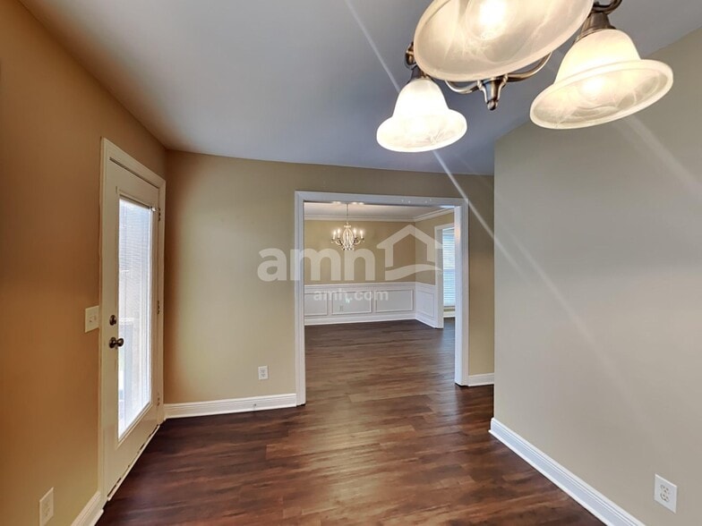 Building Photo - 3012 Clyde Cir