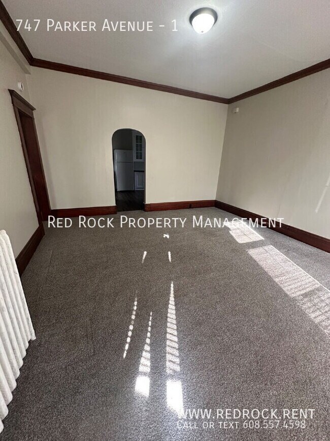 Building Photo - 747 Parker Ave