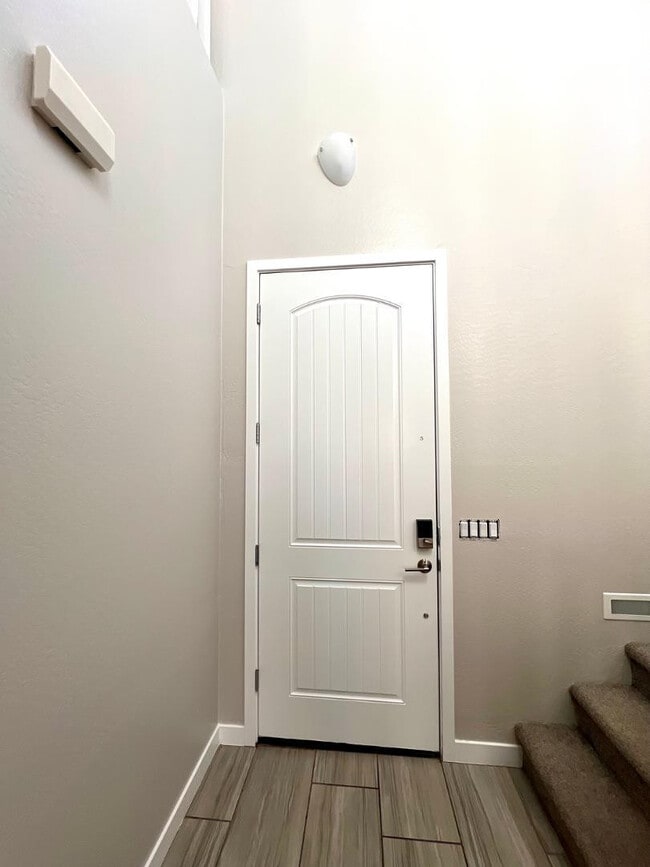 Building Photo - 9922 E Tahoe Ave