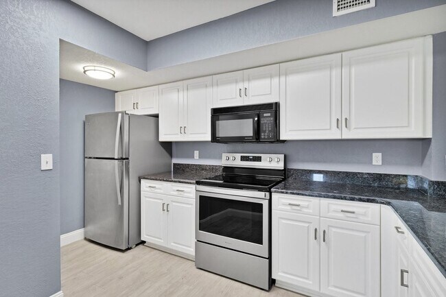 Building Photo - 1610 N 42ND Cir
