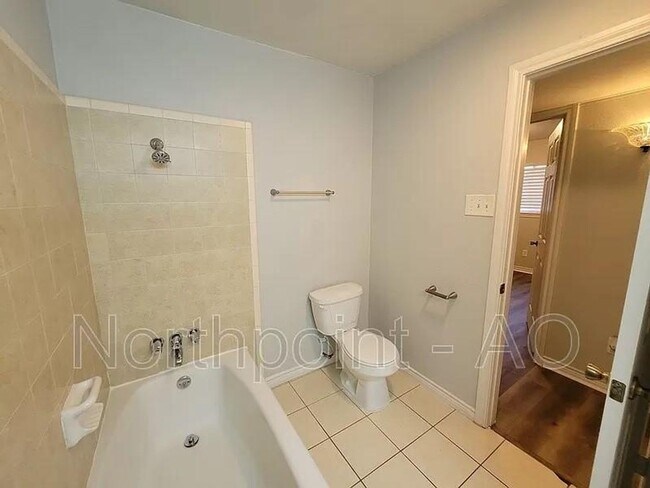 Building Photo - 3 BR/2BA | Renovated Single Family Home |Gated backyard!