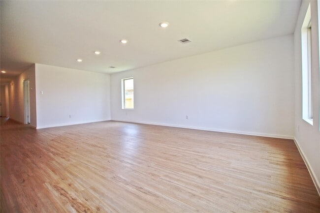 Building Photo - 3218 Elm Br Dr