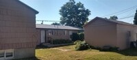 Building Photo - 122 E Hazel St